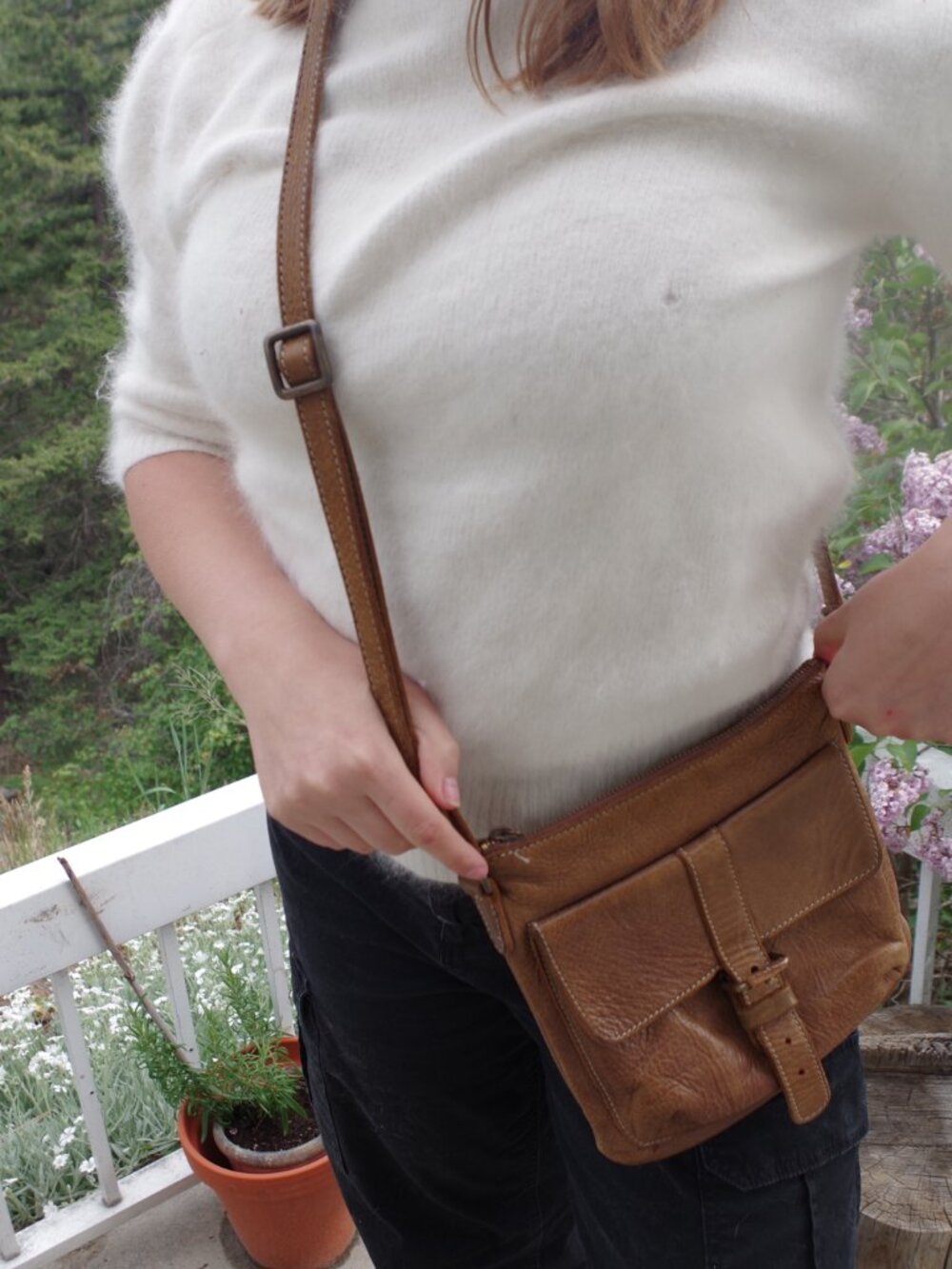 Vintage Leather Roots Purse Made Cananda - Picture 3 of 8